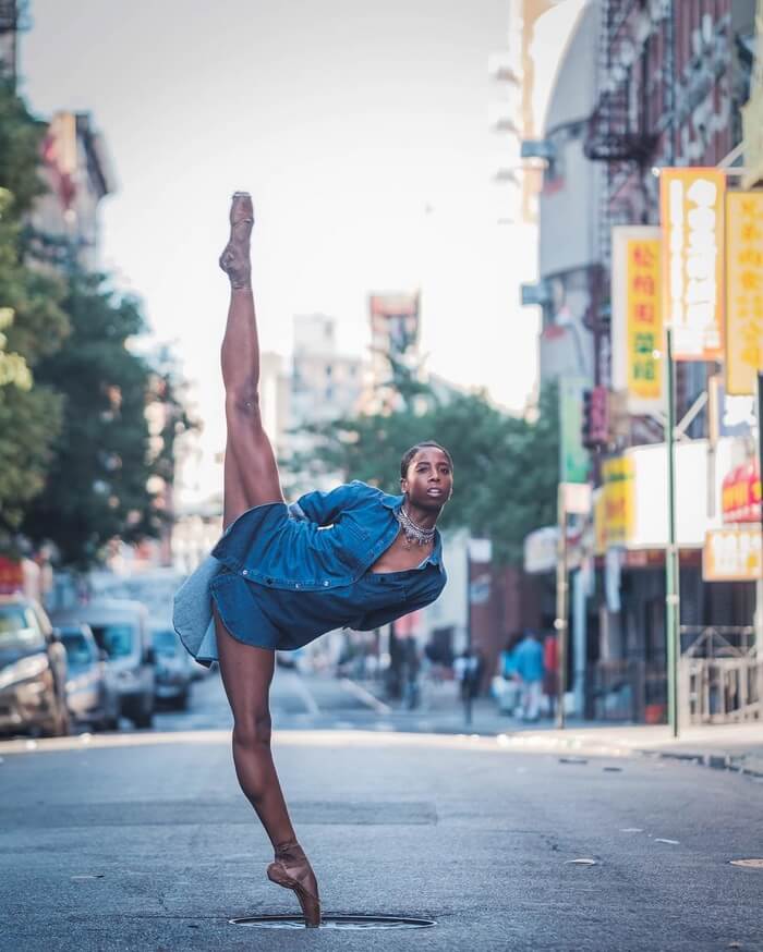 37 Captivating Portraits Of Ballet Dancers Dancing On New York Streets