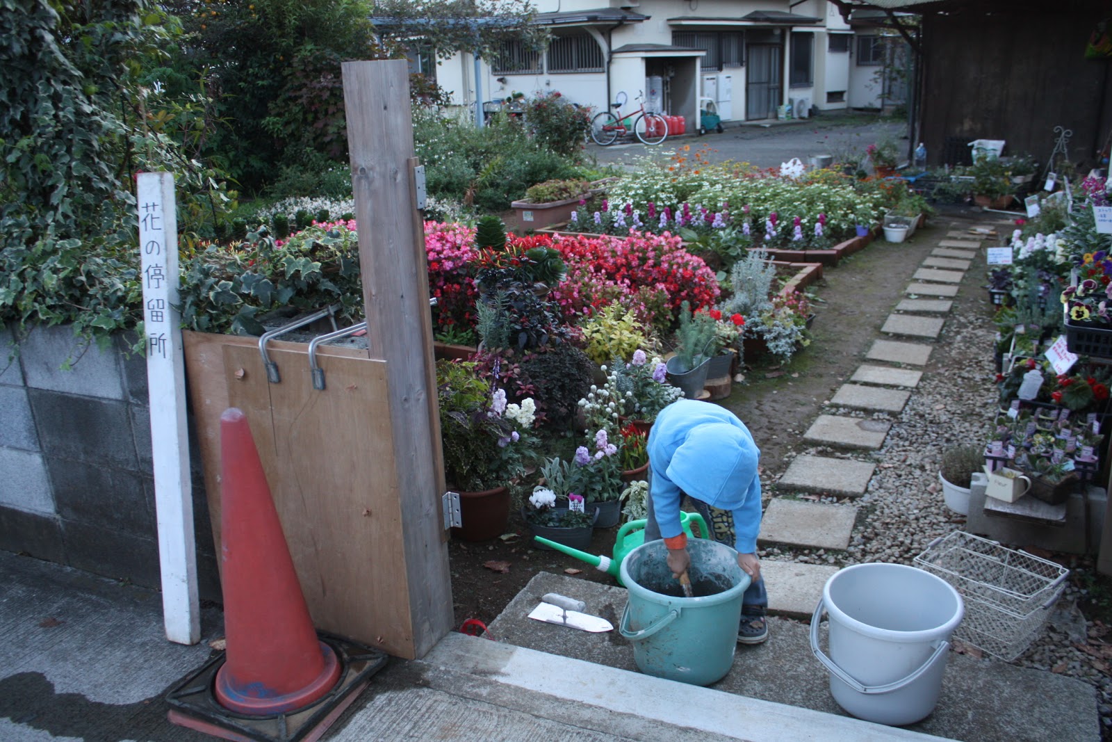 花ノ停留所 門柱取り付け