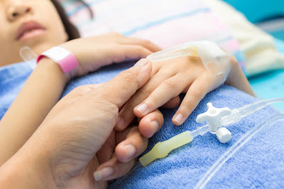 Niña en el hospital