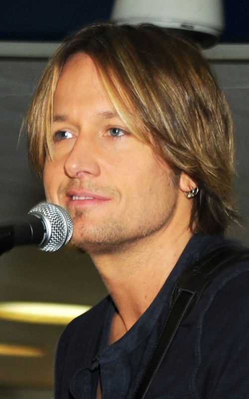 keith urban haircut. Keith Urban performing at a