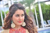 Rashi Khanna new glamorous photos-thumbnail-2