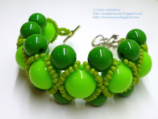 Bracelet of large round beads in green colors