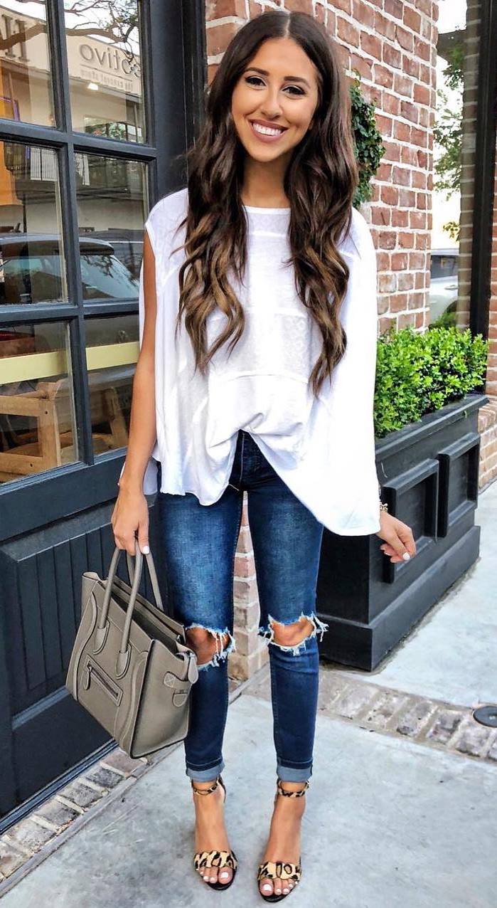 how to style ripped jeans : white top + bag + heels
