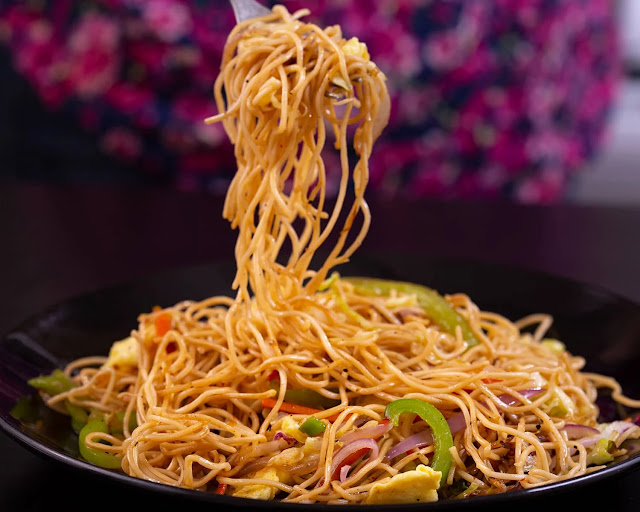 How To Make  Chicken Schezwan Noodles at Home