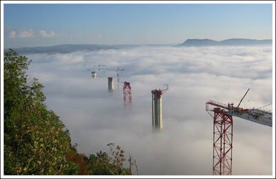 Foto Jembatan Tertinggi Di Dunia Millau Bridge