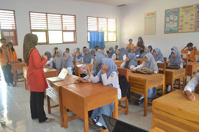 Siswa SMA N 3 Kendari belajar IT dan Linux