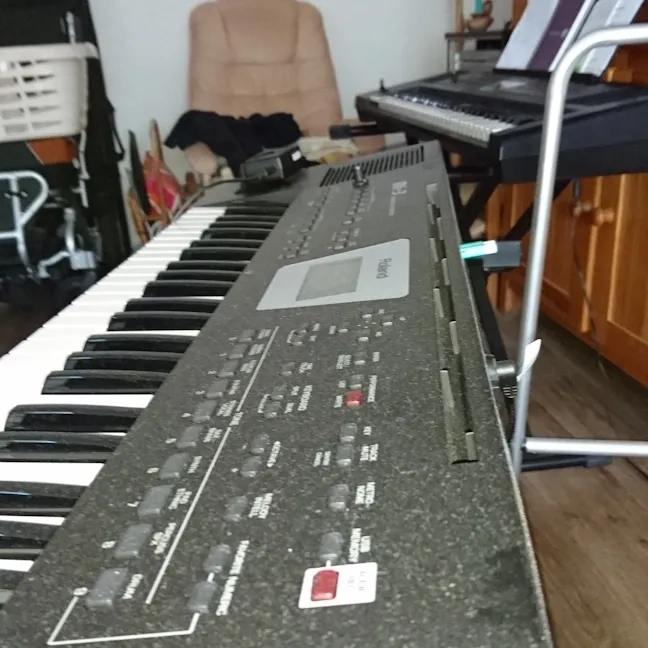 un synthétiseur arrangeur