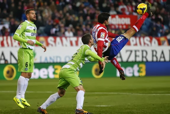 Diego Costa scores Atlético Madrid's fifth goal against Getafe with an overhead kick