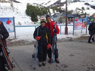 Prontos para esquiar na neve no Cerro Catedral em Bariloche