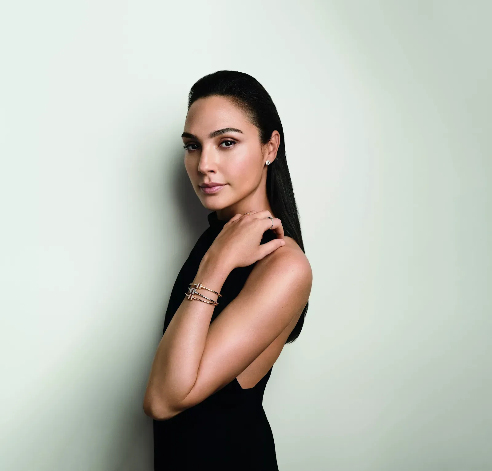 Tiffany & Co. Launches It's Tiffany's Campaign, Featuring Zoë Kravitz, BTS's Jimin, and Gal Gadot Tiffany & Co. unveiled its latest promotional campaign for its Tiffany T and Tiffany HardWear collections, titled “It's Tiffany,” in collaboration with global brand ambassadors, including actress, singer, and model Zoe Kravitz, BTS Jimin, and actress Jal Gadot. The “It's Tiffany” campaign sheds light on the true essence of the Tiffany & Co. brand and reflects its long-standing philosophy of honesty, transparency and originality, emulating the importance of pride in identity and self-reconciliation. The campaign celebrates the feelings of fun, dynamism, and optimism, and emulates the values of individuality reflected in the brand's jewelry, which distinguishes each person who wears it.    The It's Tiffany campaign honors each individual's unique personality and taste. Commenting on the matter, Alexandre Arnault, Executive Vice President of Communication and Product Management at Tiffany & Co., said: “The house's goal is to create distinctive jewelry, but the presence of wonderful brand ambassadors such as Zoe, Jimin from BTS, and Jal gives true meaning to these collections and adds Their own style on every piece.    The brand derives its inspiration in the artistic design that adorns all the pieces of the collection in the shape of the letter T from the famous brand logo, giving it a mixture of boldness and simplicity. Each piece of the T Collection collection reflects the Tiffany & Co. imprint, its wide popularity and success in keeping up with the latest modern trends, and simulates personal style with bold touches that reflect a confident and strong personality.    The brand debuted the Tiffany HardWear collection in 2017, becoming one of its flagship collections. The collection takes its inspiration from the features of New York City, with all its vitality, renewal, and unique architectural designs, including rings, chains, and industrial shapes that combine precision in measurement and balance. The collection continues its innovation this year with the launch of the unique HardWear watch design, which features a cushion-cut case with a sapphire glass face that mimics a full-cut diamond. The watch is unique with a diamond-encrusted bracelet with a clasp equipped with an elegant rotating mechanism that simulates the locking function, with touches inspired by the brand's ancient heritage.    The two collections sparkle with bold modern designs that combine elegance, attractiveness, craftsmanship, and elaborate touches. The “It's Tiffany” campaign also emphasizes the importance of confident and individual personal style by portraying the stars of the campaign as they are as they shine in jewelry from the Tiffany T and Tiffany HardWear collections with their elegant designs and hand-crafted details with attractive diamond inlays, and each piece of the collection simulates the original essence of the Tiffany & Co. brand. And the exceptional identity of the wonderful people who choose this jewelry.    It should be noted that the “It's Tiffany” campaign was launched globally on April 10, 2023, and the collections are available in the brand's stores and on tiffany.com.