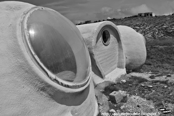 Caussols - Observatoire de la Côte d'Azur - Plateau de Calern  Architecte: Antti Lovag  Projet / Construction: 1974 - 1979