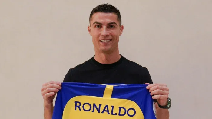 كريستيانو رونالدو يوقع لفريق النصر السعودي