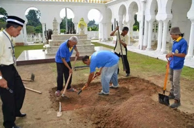 Adat Istiadat Dan Gambar Penyediaan Makam Sultan Azlan