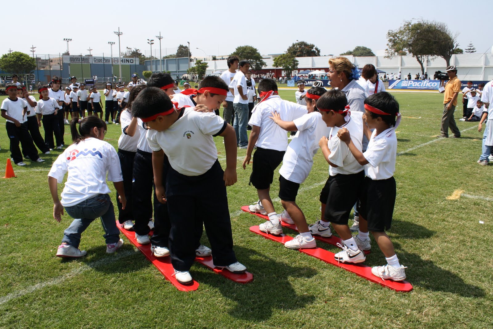 El Informativo AELU: Escolares participaron en juegos recreativos