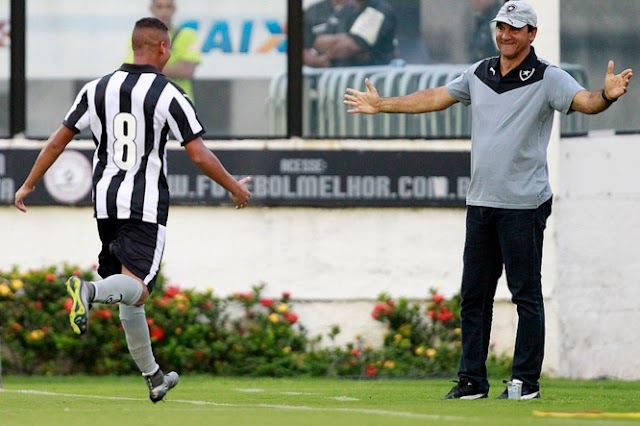 Fernandes decreta vitória do Botafogo no fim do jogo