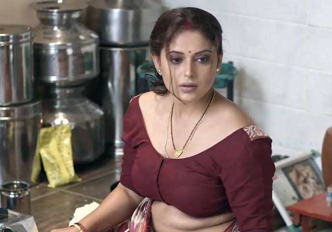 Charmsukh Sapna Paul Looks Hot In Saree