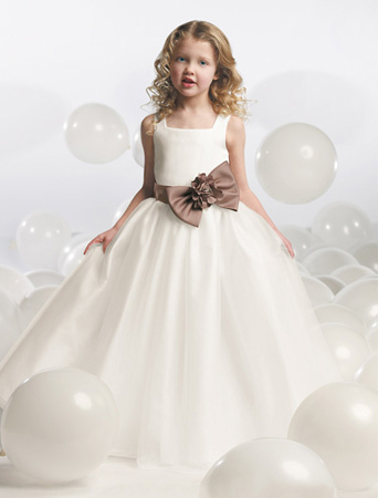 Dress Designs  Girls on Dresses  Discount Wedding Dresses  Bridesmaid Dresses  Flower Girls