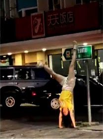  Uproar over Chinese women seen doing handstands in Malaysian tourist street, mosque