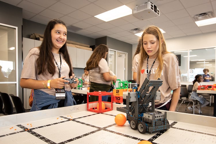 All-Female Delta Crew Flew 120 Young Women To NASA