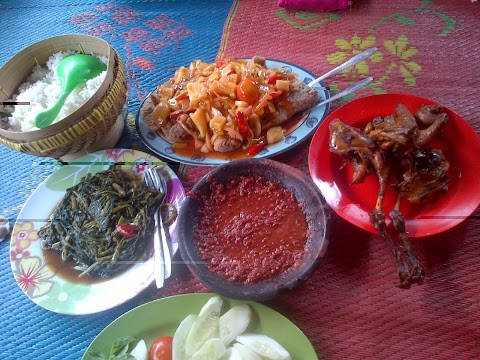 Warung Lesehan Pak Sholeh Mojokerto