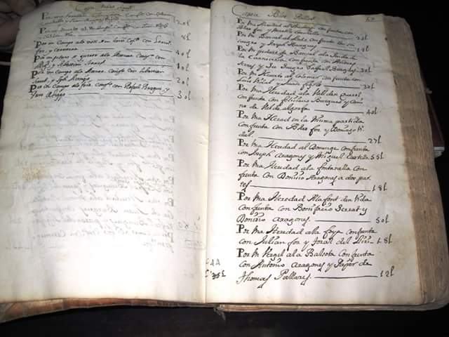 Libro de las Aziendas de los vezinos y terratenientes de la villa de Fórnoles hecho este año 1738 , primera página