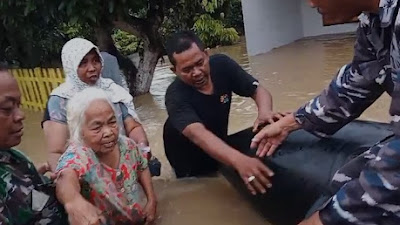 Banjir Melanda Bangkalan, Ribuan Warga Mengungsi