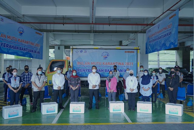 Bagikan Paket Ramadhan 1,5 Ton Ikan Beku, Menteri Trenggono: Ramaikan Lebaran dengan Menu Ikan