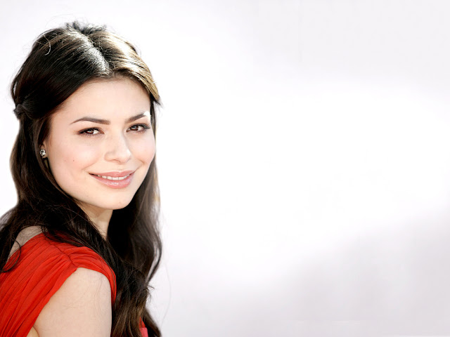 Miranda Cosgrove HD Wallpapers Free Download