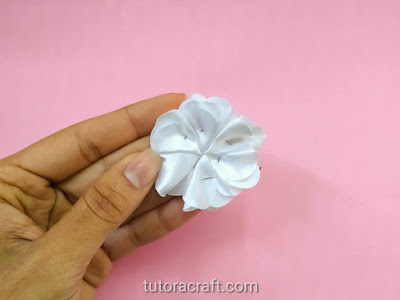 flor de tecido branca passo a passo 8