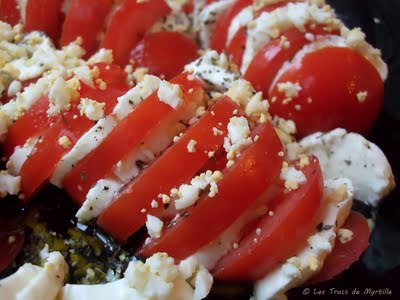 Salade de tomates à la mozzarella et aux oeufs mimosa (voir la recette)