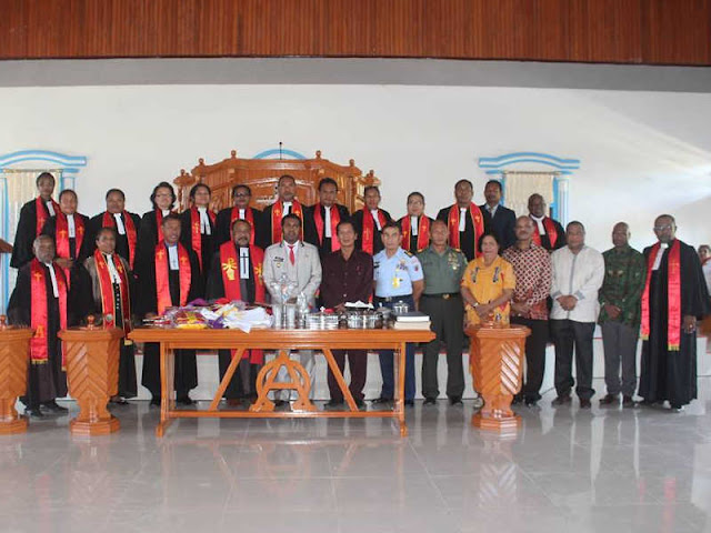 Herry Naap Apresiasi Pembangunan Gedung Gereja GKI Getsemani Mandouw Biak