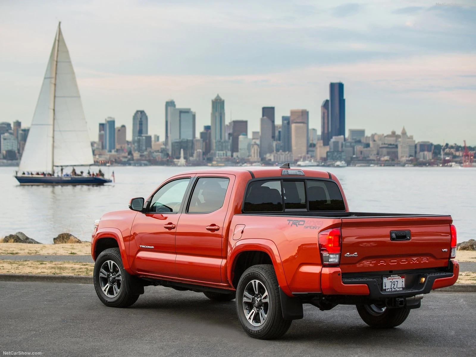 Hình ảnh xe ô tô Toyota Tacoma 2016 & nội ngoại thất