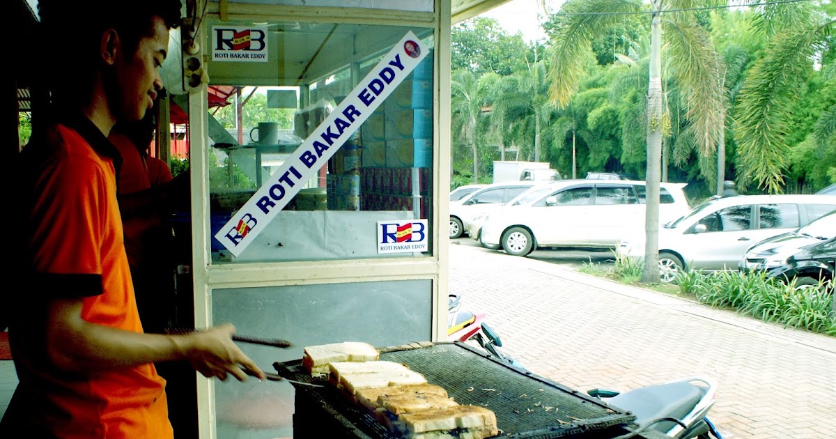 Roti Bakar Eddy, Dulu Terusir Kini Mengusir - Hai, Ems!