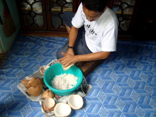 OutDoorFreak: Cara membuat inti kelapa