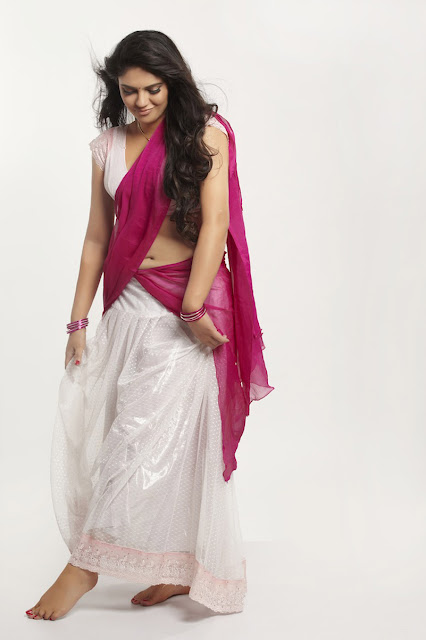 Hot Indian Actress Sherin Navel Pics