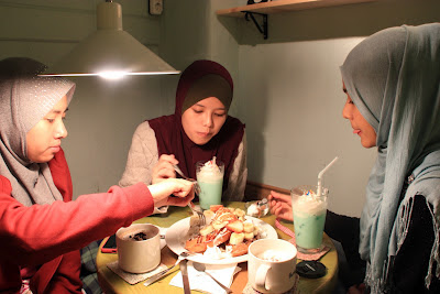 Trip To Korea : Food &amp; Girlfriends - Fatin Liyana