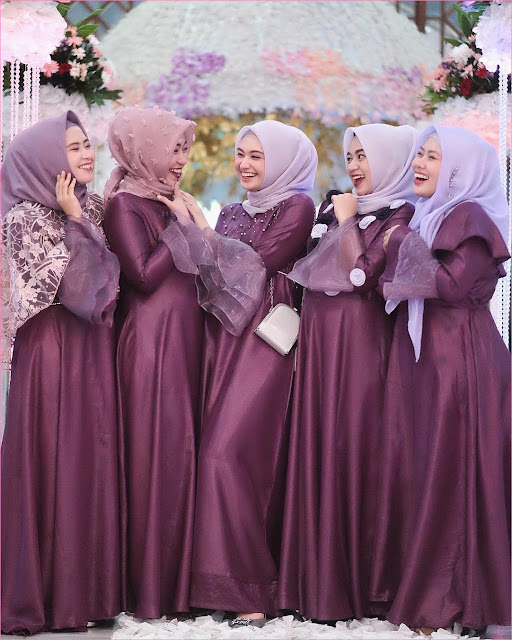 39 Model Outfit Baju  Bridesmaid Berhijab Gaya Selebgram 