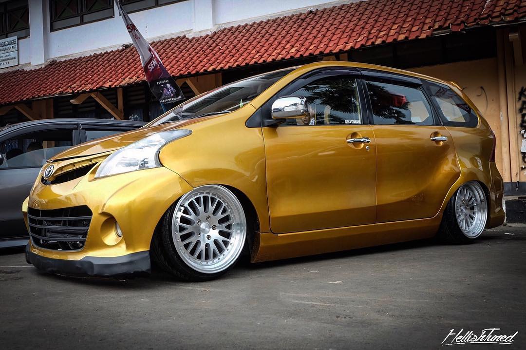 Modifikasi Avanza  Super Keren Warna Kuning Emas Owner 