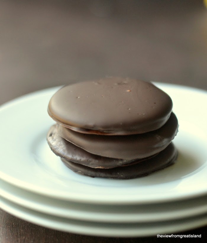 http://theviewfromgreatisland.com/2014/02/lazy-no-bake-thin-mint-cookies.html