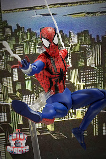 MAFEX Spider-Man (Ben Reilly) 02