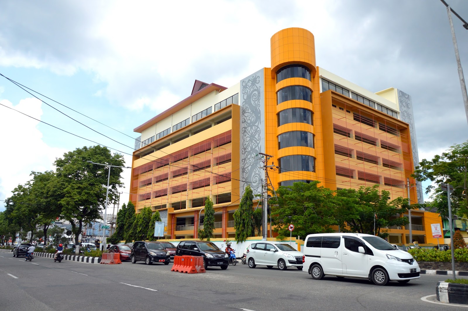 GEDUNG PARKIR KLANDASAN