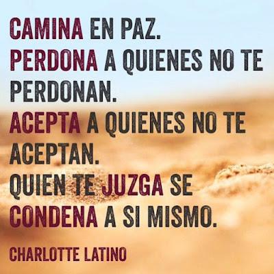Frase Caminar en Paz de Charlotte Latino