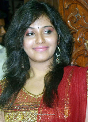 Anjali at Thambi Vettothi Sundaram Audio Launch photos