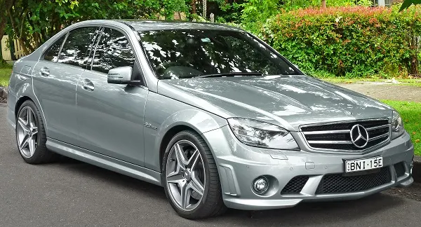 Ficha Técnica: Mercedes Benz C63 AMG (2010)