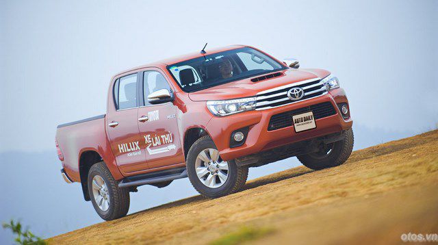 Toyota Hilux 3.0AT 2015 - xe bán tải mạnh mẽ và lịch lãm