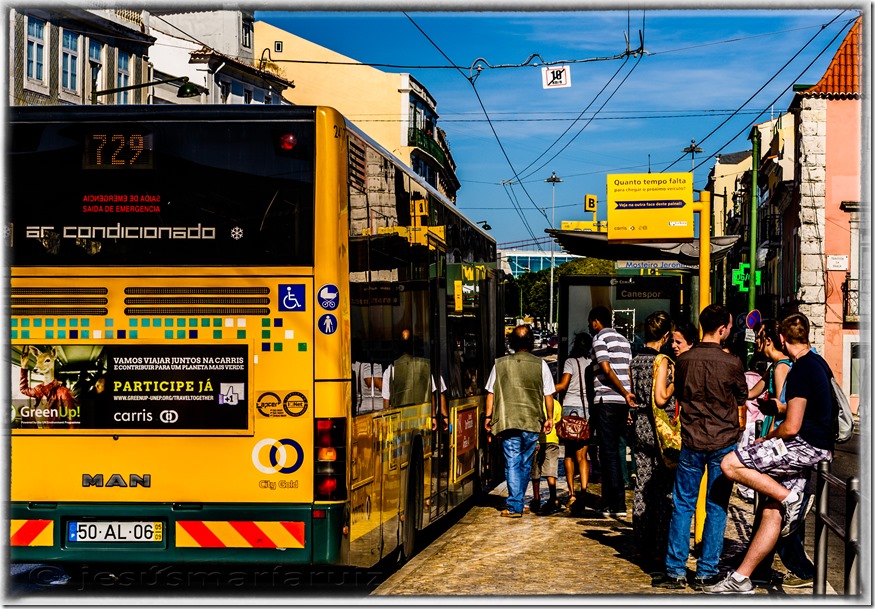 Esperando-bus-en-Belen