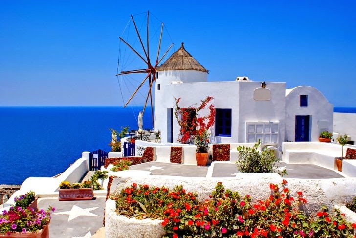 7 – Santorini, (Hellas), Greece - 11 Architectural Places You Should See Even Once in Your Life!