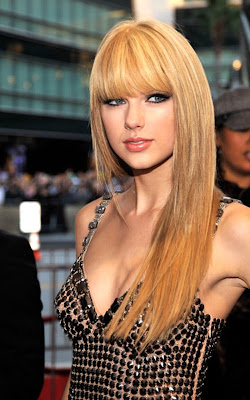 Taylor Swift Haircuts Pictureclass=