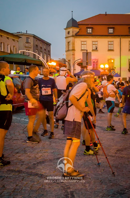 Boguszów-Gorce - Rynek - przed startem Sudeckiej 100