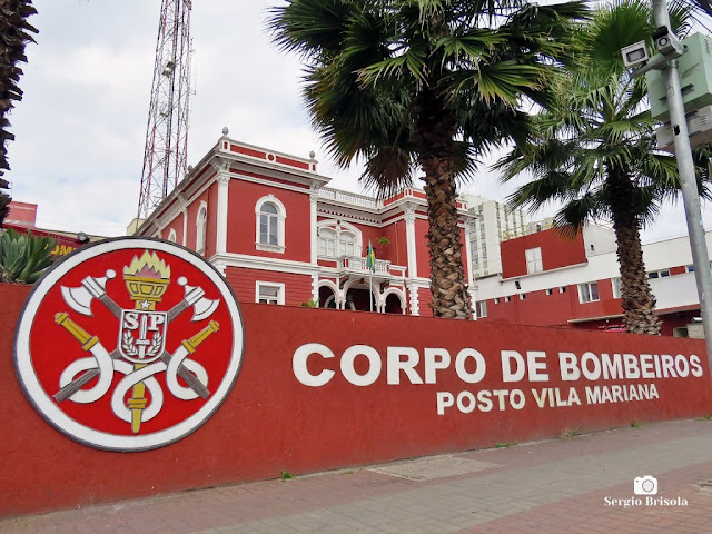 Fotocomposição com o Posto de Bombeiros Vila Mariana e o Palacete do Centro de Memória do Corpo de Bombeiros de São Paulo - Vila Mariana